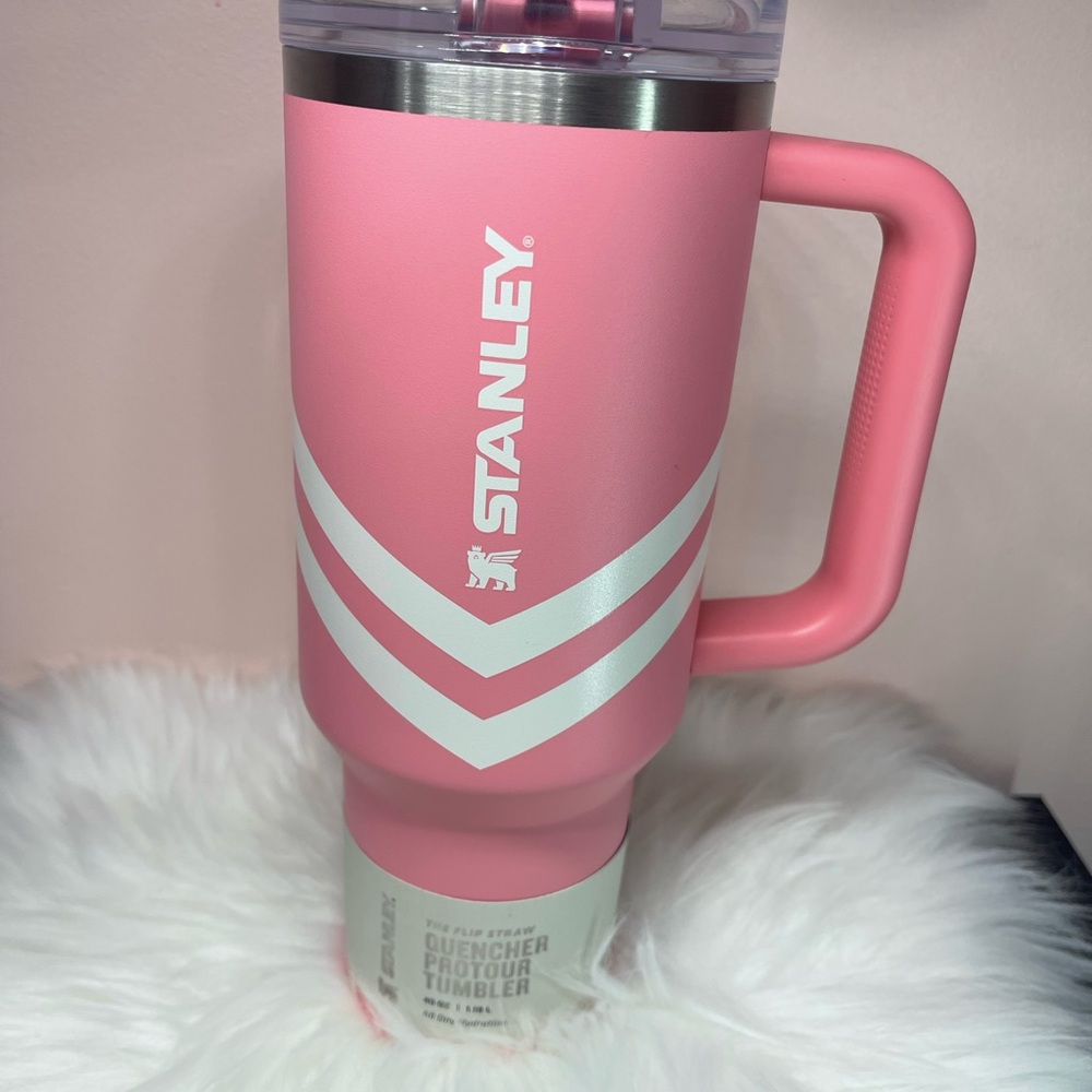 Chevron Pink 💖 Stanley Protour 40oz                   Pink Tumbler with Handle